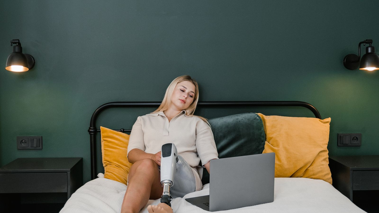 Adjustable bed base in a modern bedroom paired with a supportive mattress