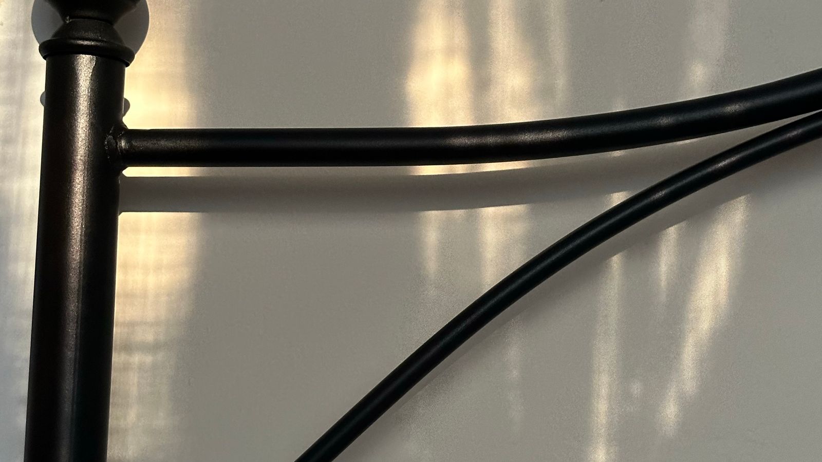 Metal bed rail and center support beam under a mattress foundation
